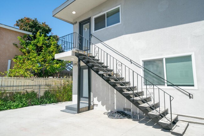 Foto del edificio - 2325 S Sycamore Ave