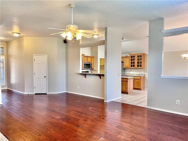 Building Photo - 901 SW 126th St