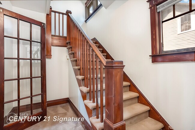 Building Photo - 2875 Schaeffer St