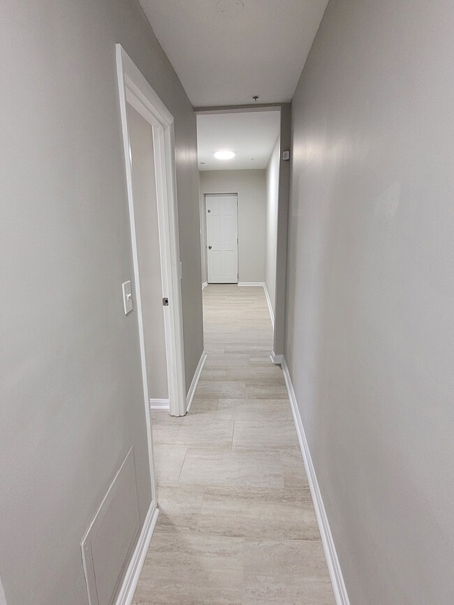 Rear Hallway - 2100 Homewood Ave