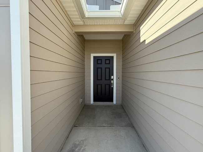 Foto del edificio - Modern Living Awaits! Stunning 4-Bedroom H...