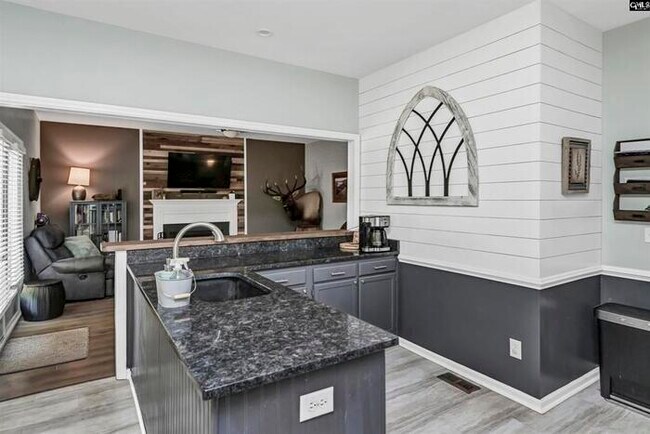 Foto del edificio - Beautiful house on lovely wooded lot