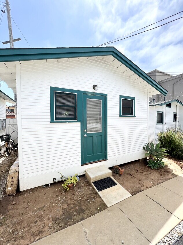 Foto principal - Come home to a cozy cottage on the coast! If you've been looking to make a move to the beach, now...