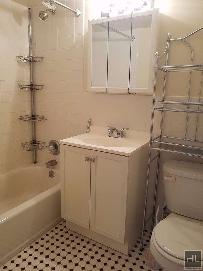 Foto del edificio - 323 E 21st St