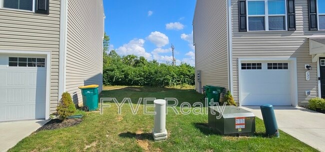 Building Photo - 129 Grass Ct
