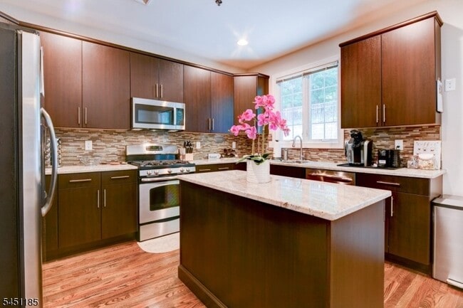 Photo - 50 Bloomfield Avenue Townhome