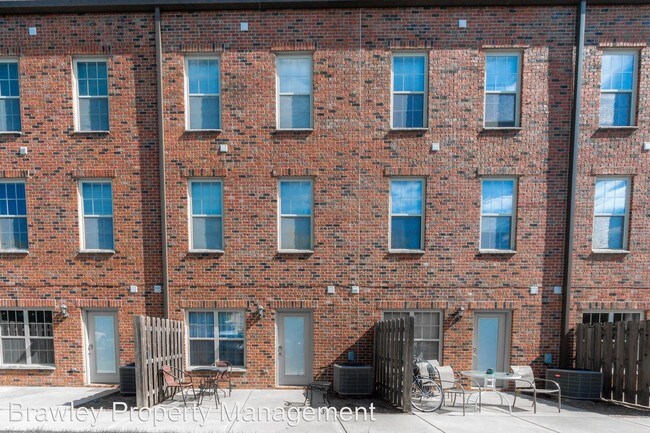 Foto del edificio - 348 S Washington St
