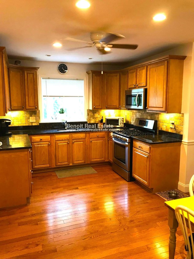 Primary Photo - 16 Montgomery St