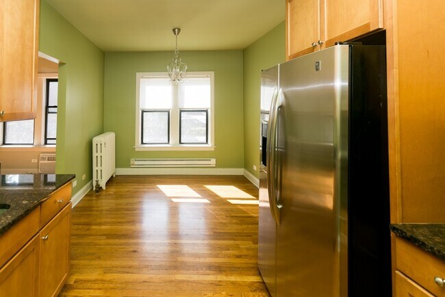 Foto del edificio - 736 W Addison St