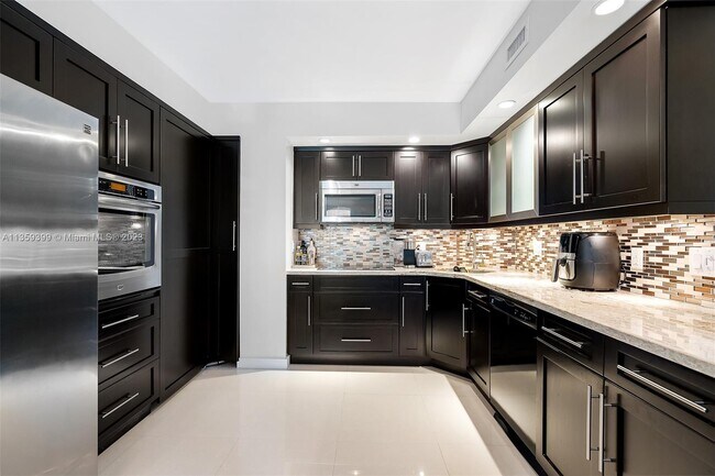 Building Photo - 3800 Galt Ocean Dr