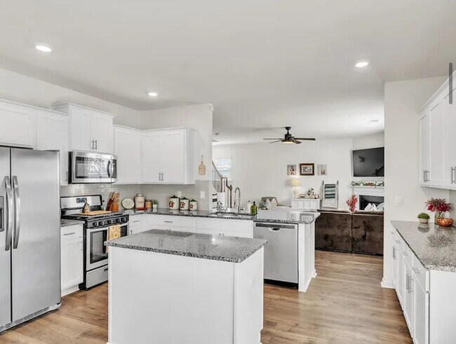 Building Photo - 217 Lily Pond Pl