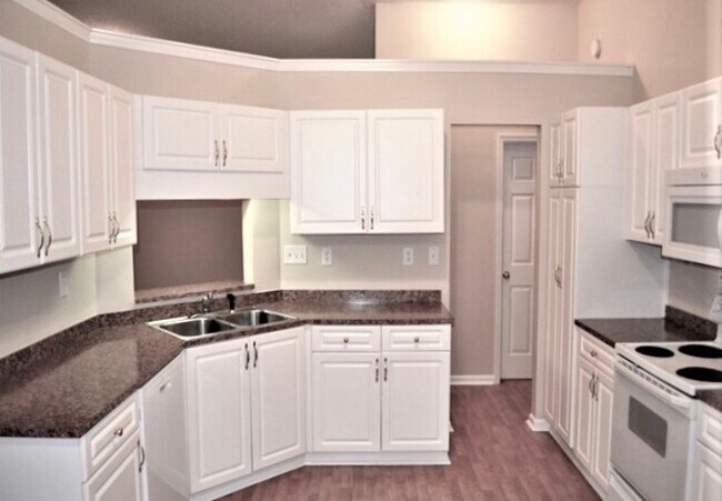 Building Photo - 14 Candor Pl