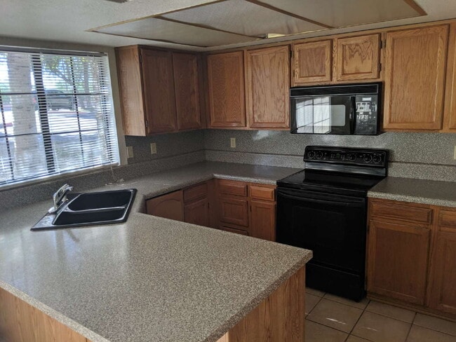 Building Photo - 3 Bedroom 2 Bathroom near ASU! I