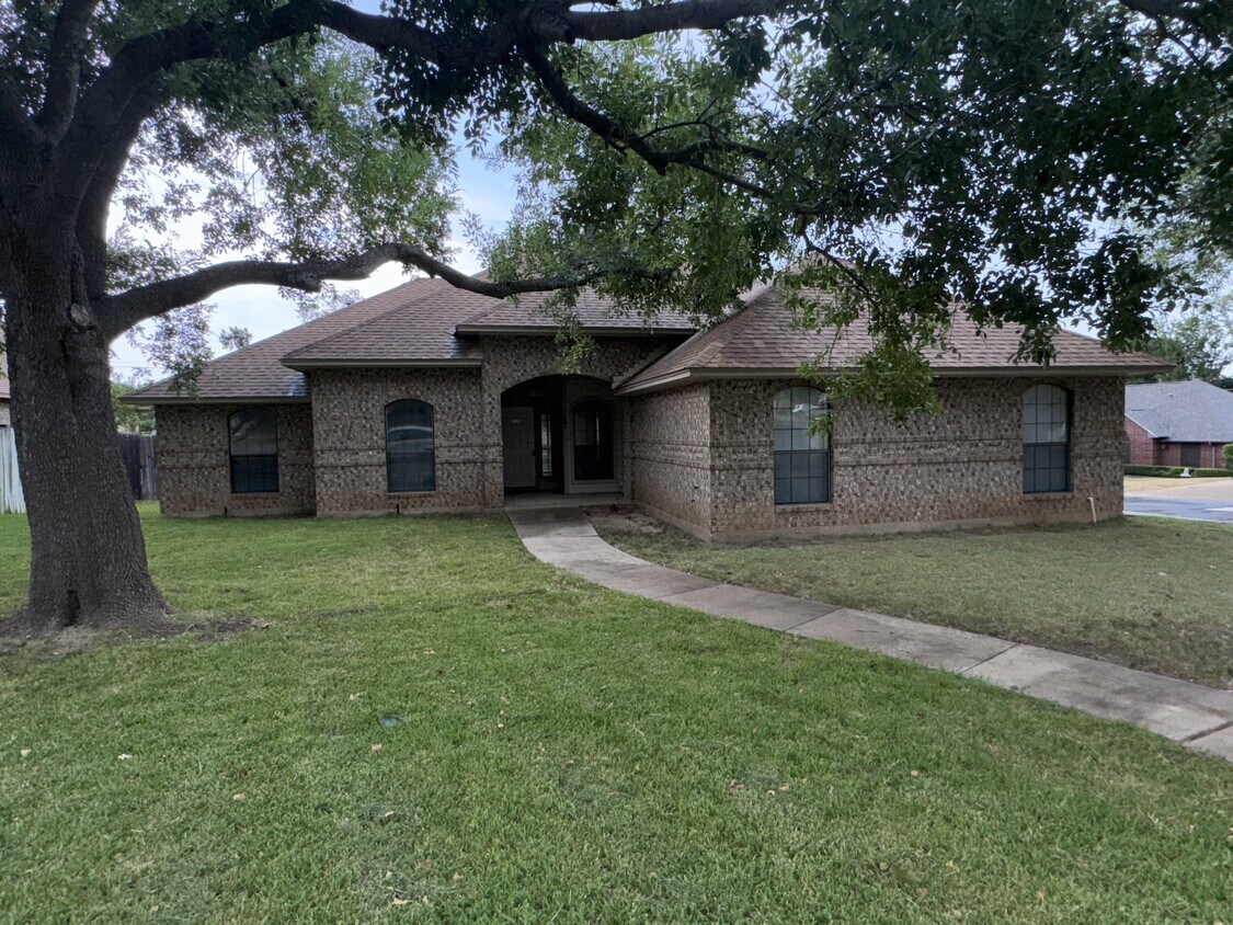 Foto principal - 1801 Thomas Ct