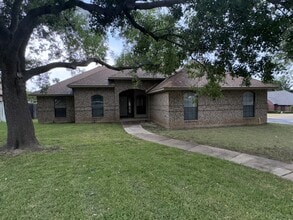Building Photo - 1801 Thomas Ct