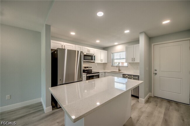Foto del edificio - 16881 Davis Rd