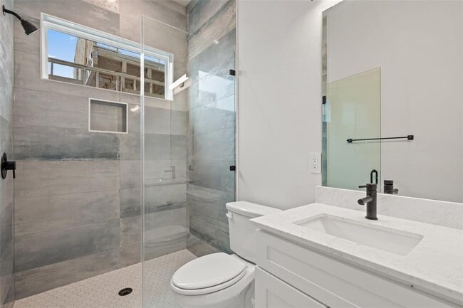 Foto del edificio - 2713 Bristol Dr