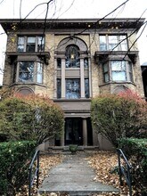 Building Photo - 1415 St James Ct