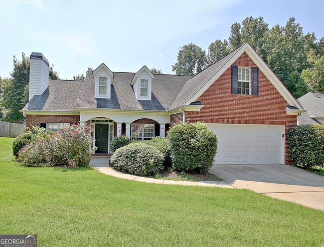 Building Photo - 77 Pine Crescent