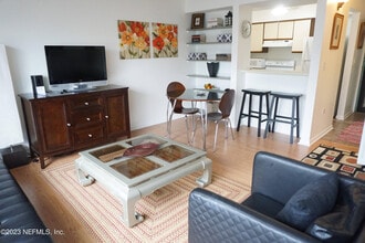 Building Photo - 222 14th Ave N