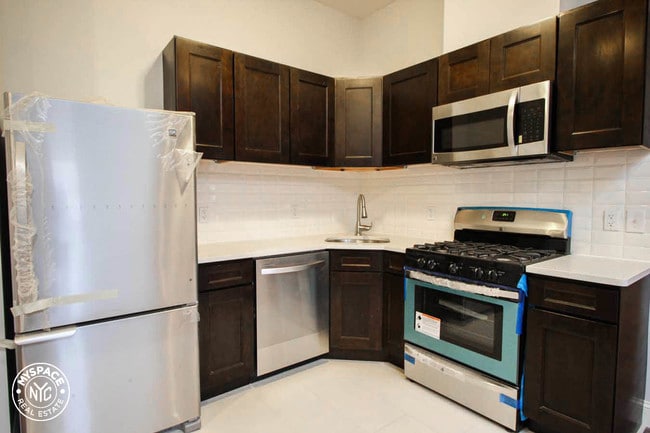 Building Photo - 500 Chauncey St