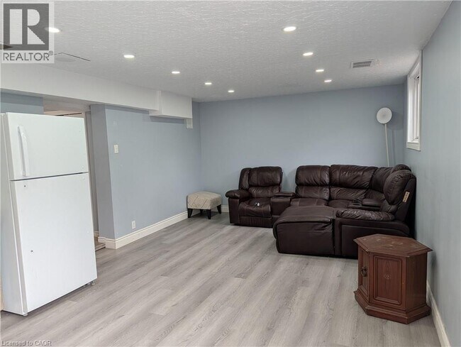 Photo du bâtiment - 118 Mercer Rd