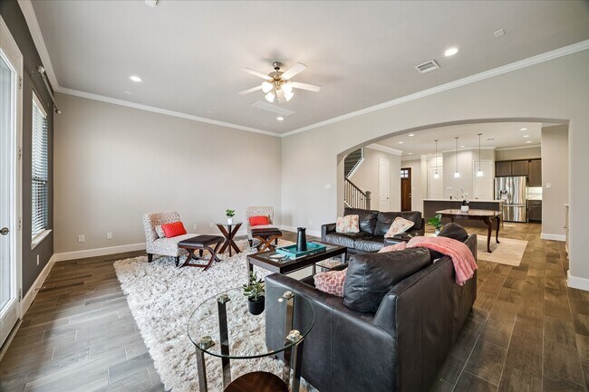 Foto del edificio - 1725 W 23rd St