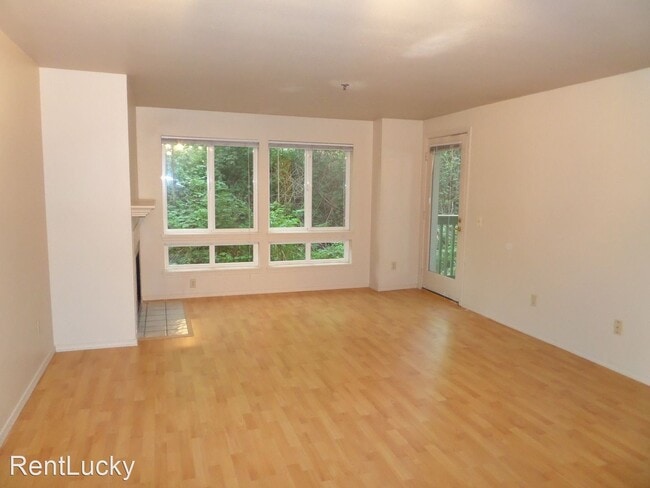 Building Photo - 2525 NE 195th St