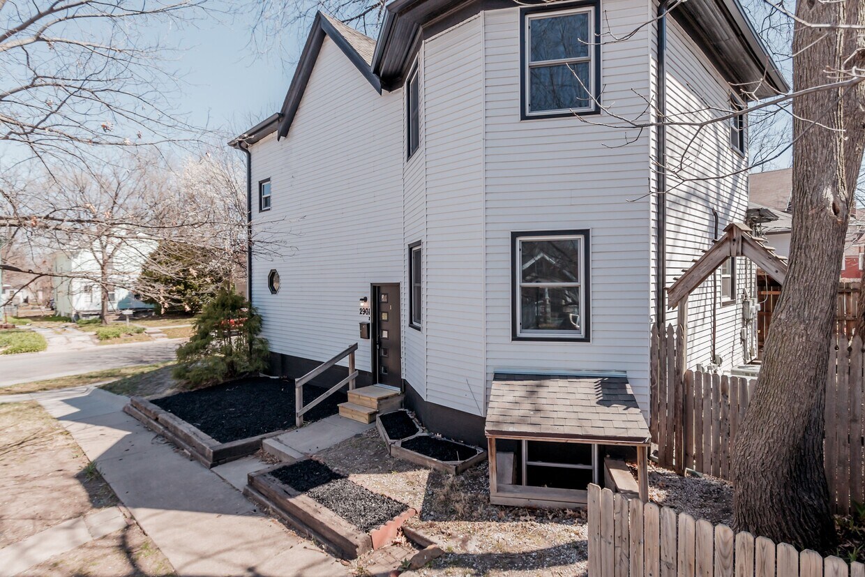 2901 R St Unit 1, Lincoln, NE 68503 Condo for Rent in Lincoln, NE