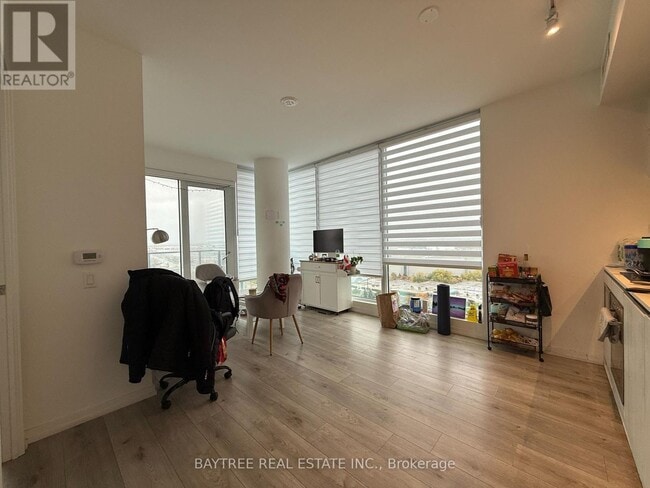 Photo du bâtiment - 1000 Portage Pkwy