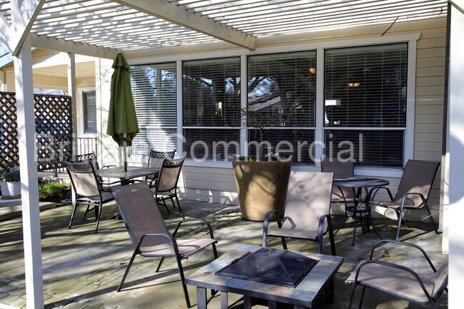 Foto del edificio - 7764 Poplar Ave