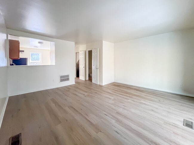 Foto del edificio - 30 Fox Hill Dr