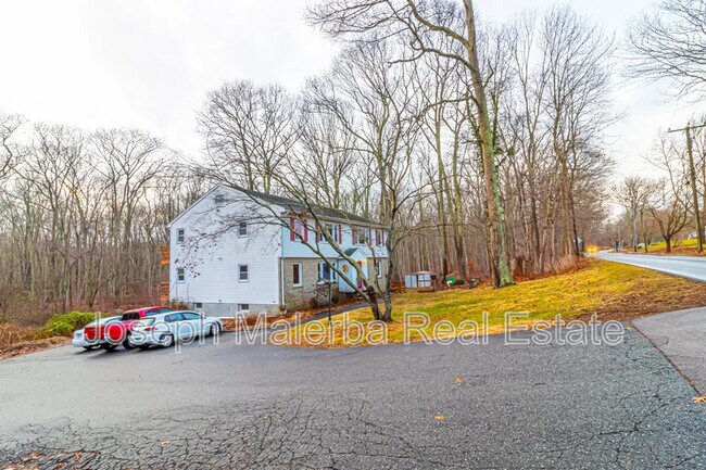 Foto del edificio - 405 Noank Ledyard Rd