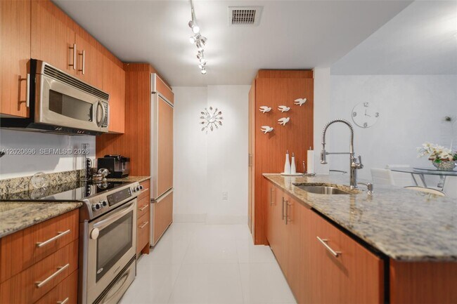 Foto del edificio - 10275 Collins Ave