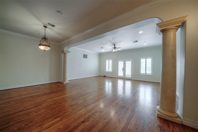 Foto del edificio - 4218 Drake St