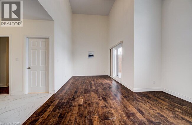 Building Photo - 255 Woolwich St