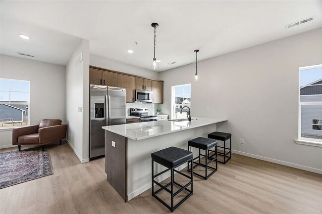 Foto del edificio - Big Ben at the Loop – Brand New 3 Bedroom Condo | Attached 2-Stall Garage