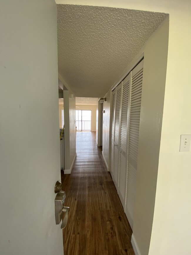 Entry hallway - 6850 N Cocoa Blvd