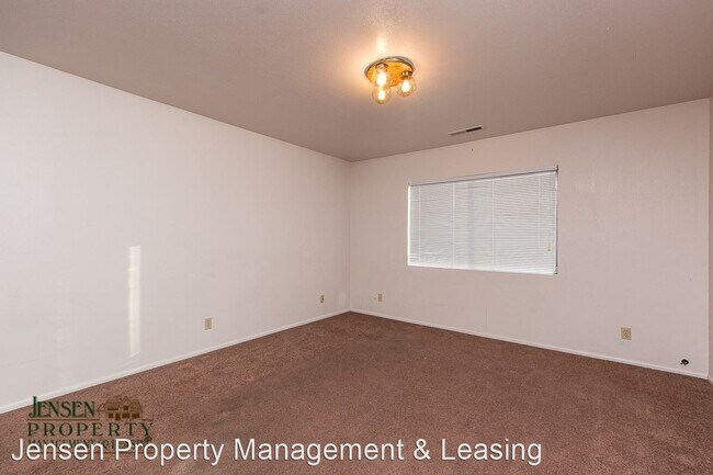 Building Photo - 2 br, 1 bath Apartment - 1163 West 540 North