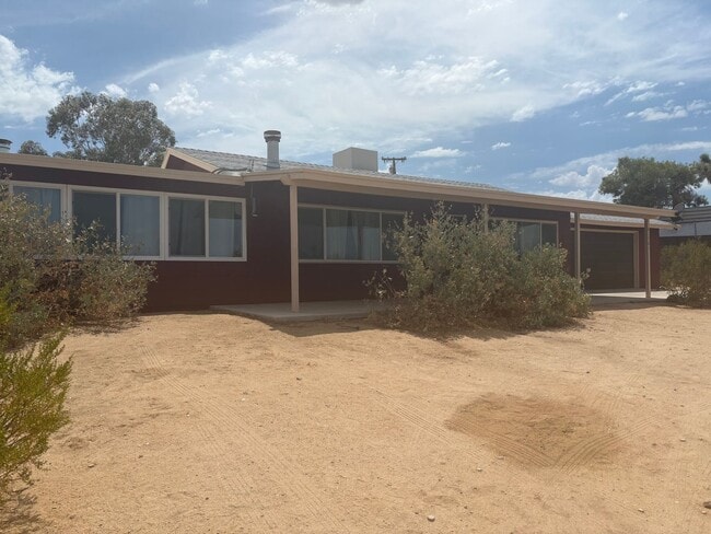 Foto del edificio - 3 Bedroom 1.5 Bath Modern Farmhouse near J...
