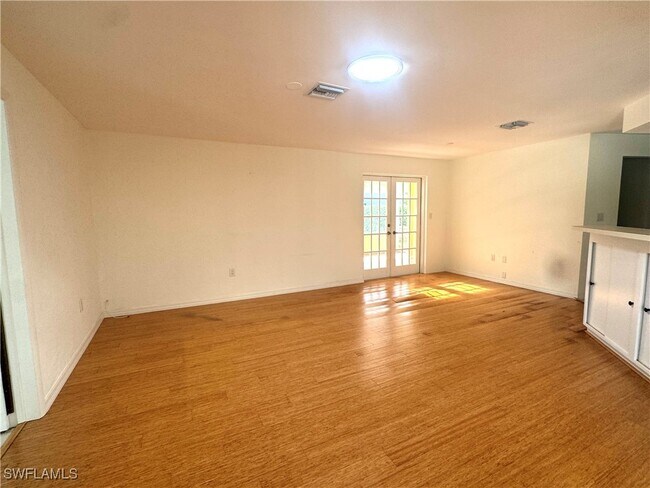 Building Photo - 675 Wedge Dr