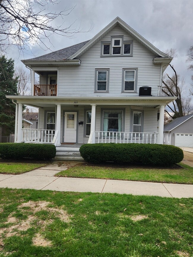 Building Photo - 309 Oak St