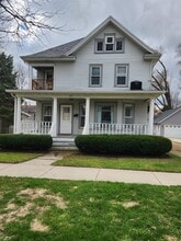 Building Photo - 309 Oak St