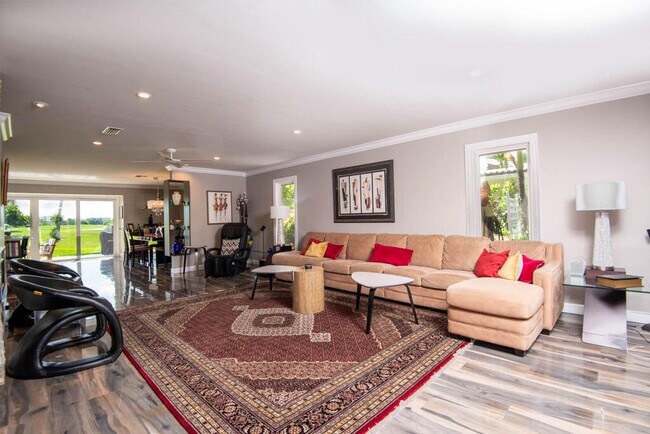 Foto del edificio - 1002 N Golfview Rd