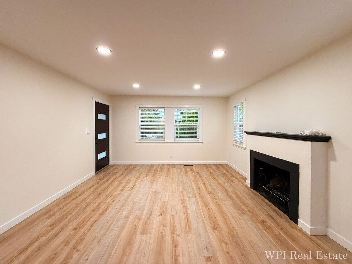 Primary Photo - Cozy and Convenient 2bed/1bath house in th...