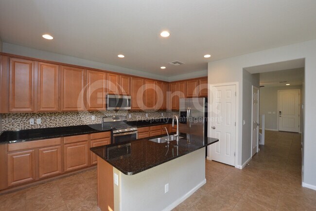 Foto del edificio - Layton Lakes! 2 story!