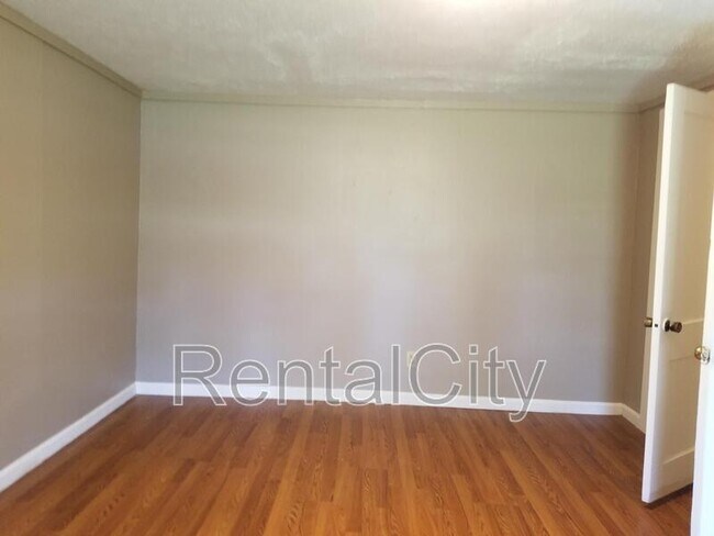 Building Photo - 2622 Mullins St