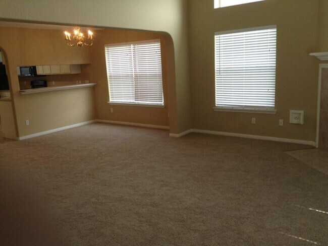Foto del edificio - 1023 N Magnolia Dale Dr