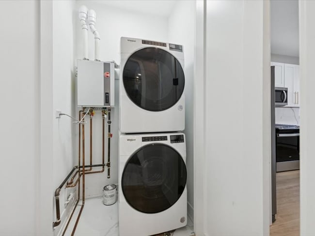 Photo - 2818 W Fletcher St Apartment