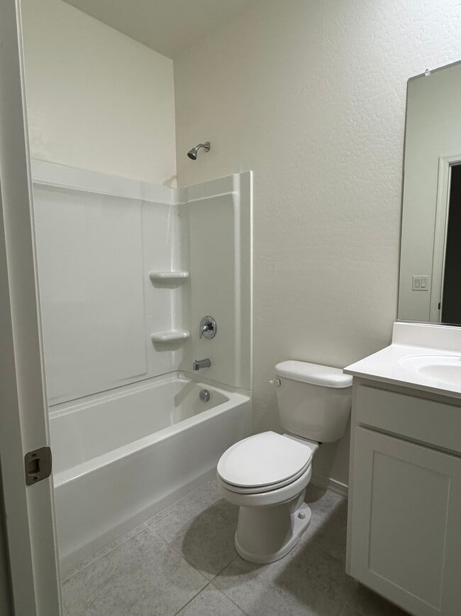 Baño - 25344 N Atlas Rd